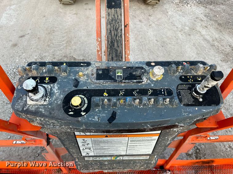 image for item LK9681 2014 JLG 600AJ  boom lift