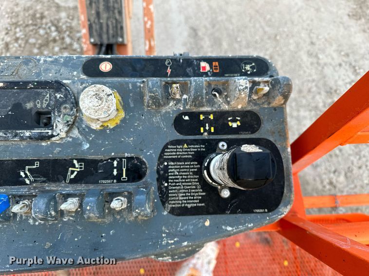 image for item LK9681 2014 JLG 600AJ  boom lift