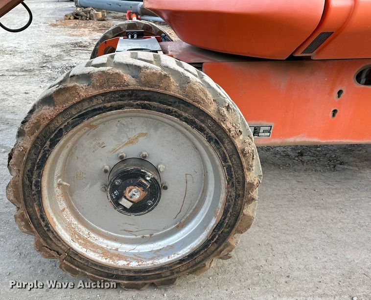 image for item LK9681 2014 JLG 600AJ  boom lift