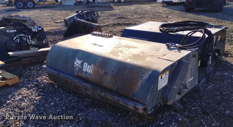 image for item LN9897 2018 Bobcat 72 Sweeper  skid steer sweeper