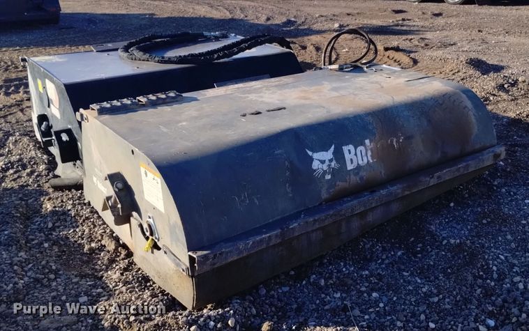 image for item LN9897 2018 Bobcat 72 Sweeper  skid steer sweeper