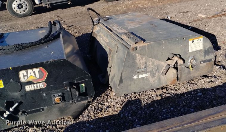 image for item LN9897 2018 Bobcat 72 Sweeper  skid steer sweeper