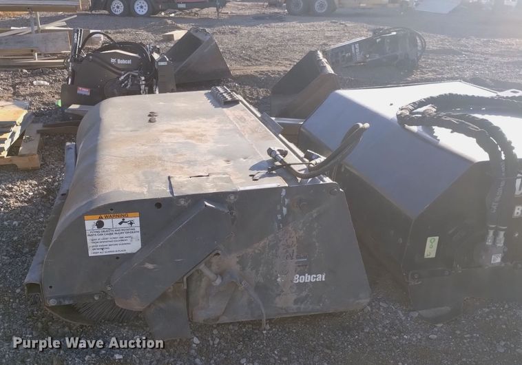 image for item LN9897 2018 Bobcat 72 Sweeper  skid steer sweeper
