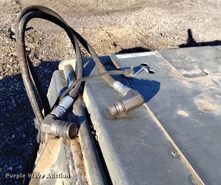 image for item LN9897 2018 Bobcat 72 Sweeper  skid steer sweeper