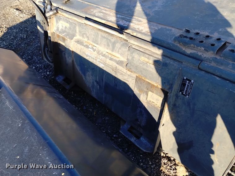 image for item LN9897 2018 Bobcat 72 Sweeper  skid steer sweeper