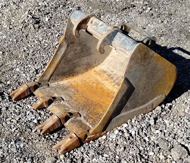 image for item LN9899 Bobcat  24" W bucket