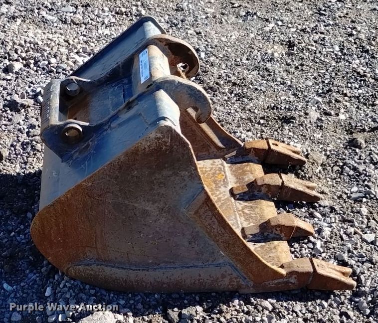 image for item LN9899 Bobcat  24" W bucket