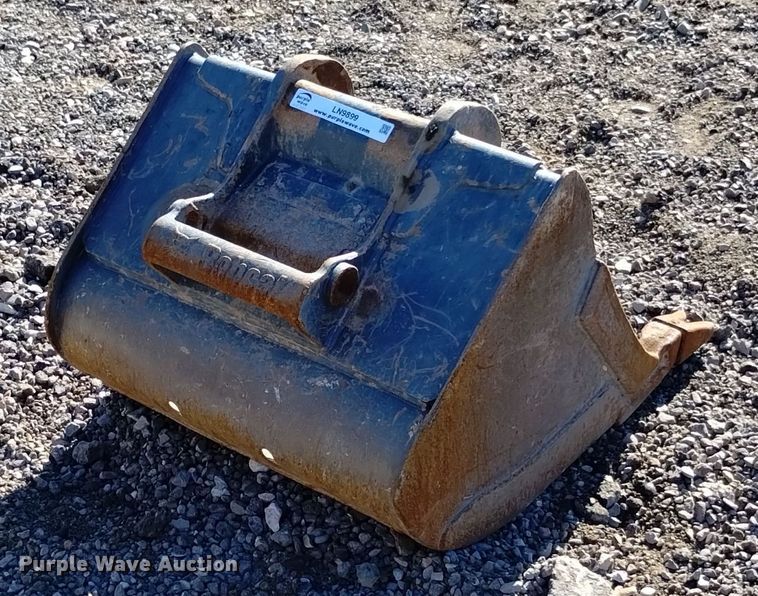 image for item LN9899 Bobcat  24" W bucket