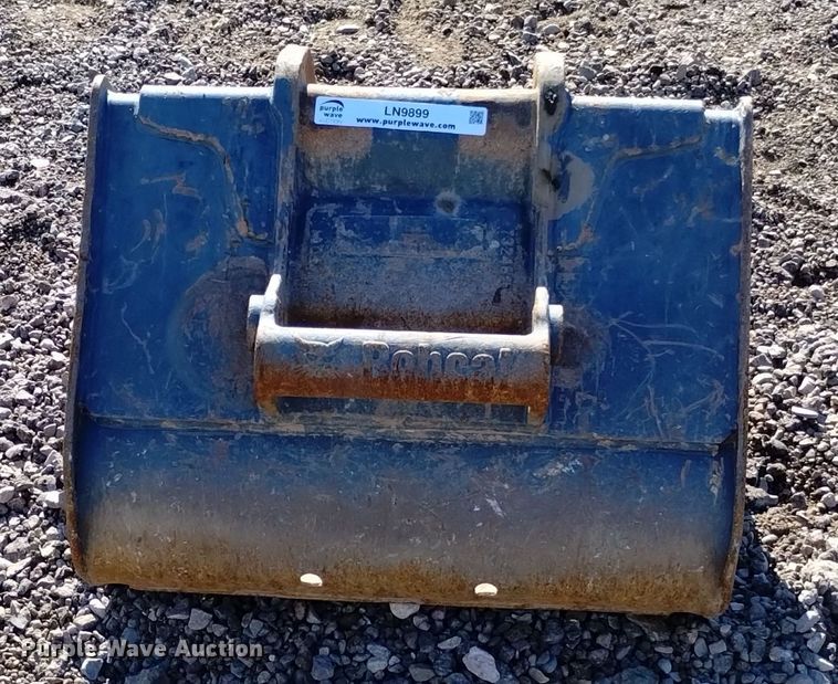 image for item LN9899 Bobcat  24" W bucket