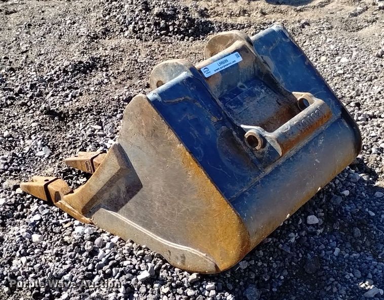 image for item LN9899 Bobcat  24" W bucket