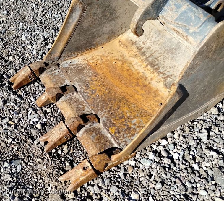 image for item LN9899 Bobcat  24" W bucket