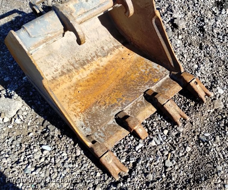 image for item LN9899 Bobcat  24" W bucket