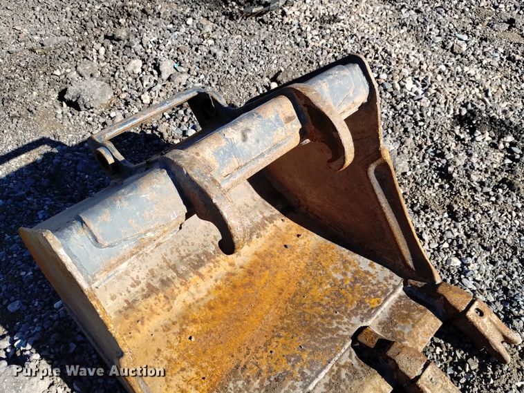 image for item LN9899 Bobcat  24" W bucket