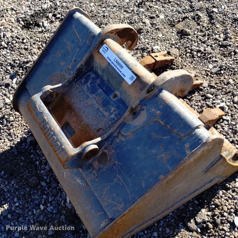 image for item LN9899 Bobcat  24" W bucket