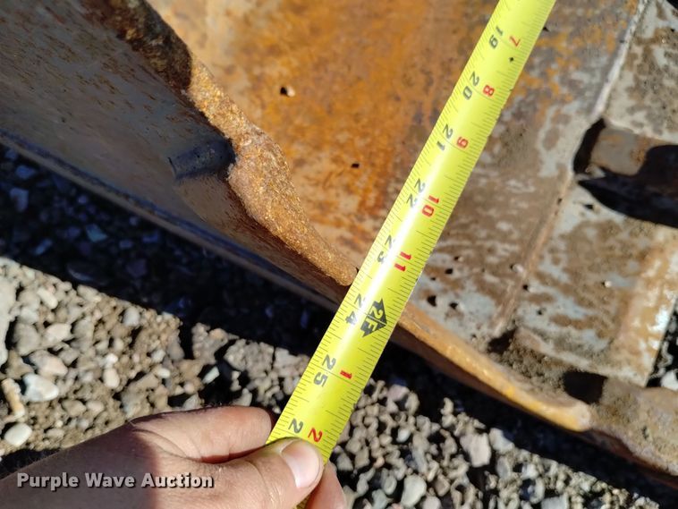 image for item LN9899 Bobcat  24" W bucket