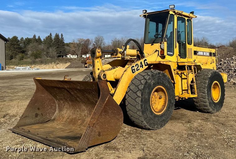 image for item LO9310 1994 John Deere 624G  wheel loader