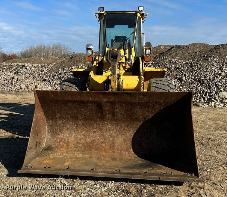 image for item LO9310 1994 John Deere 624G  wheel loader