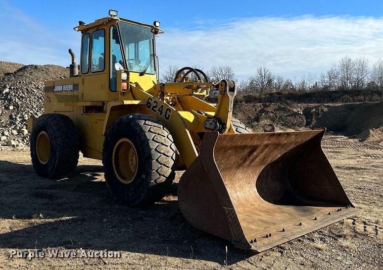 image for item LO9310 1994 John Deere 624G  wheel loader