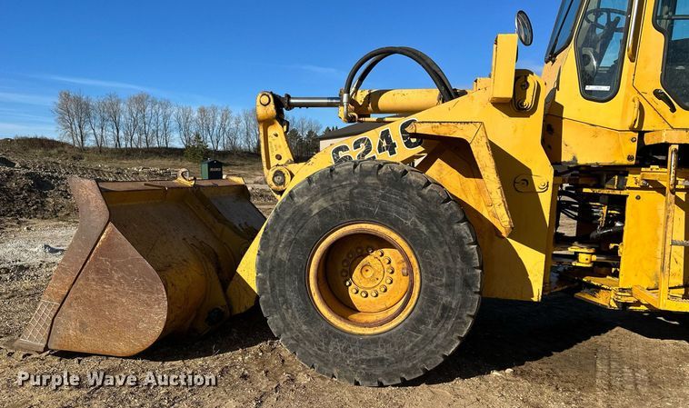 image for item LO9310 1994 John Deere 624G  wheel loader