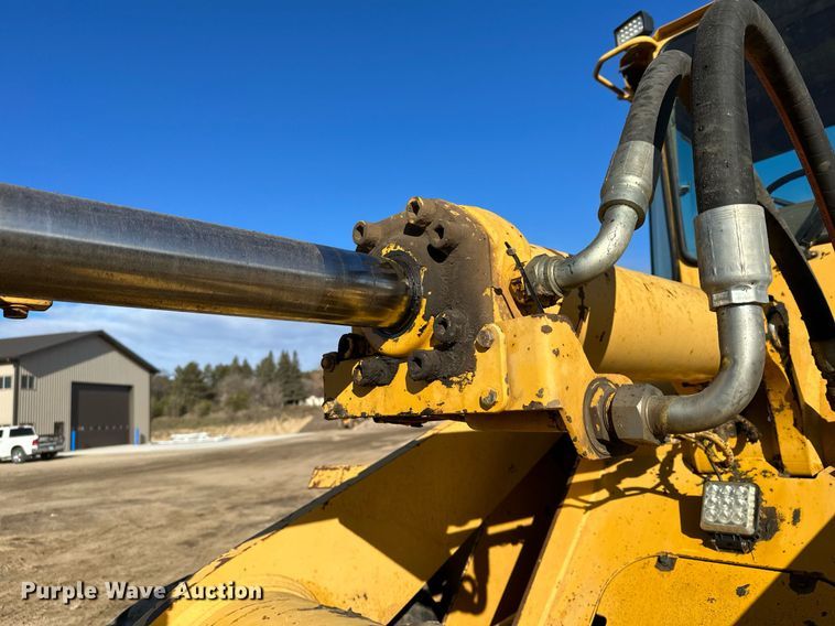 image for item LO9310 1994 John Deere 624G  wheel loader