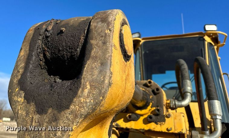 image for item LO9310 1994 John Deere 624G  wheel loader