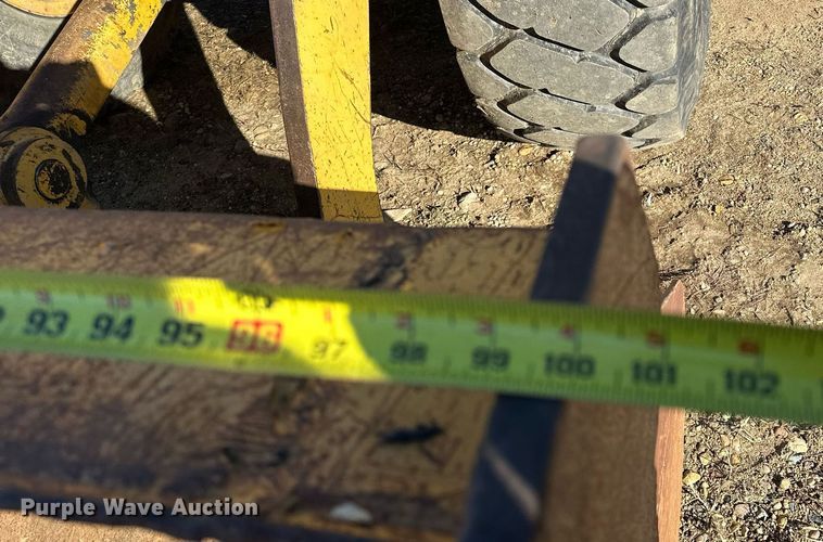 image for item LO9310 1994 John Deere 624G  wheel loader