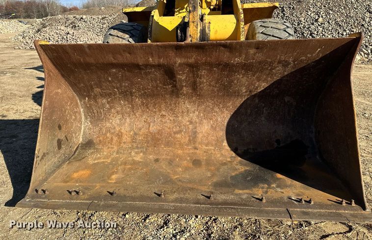 image for item LO9310 1994 John Deere 624G  wheel loader