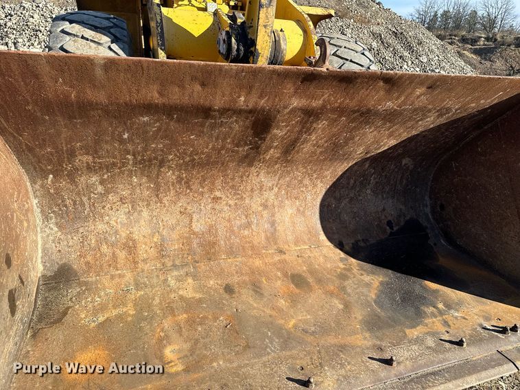 image for item LO9310 1994 John Deere 624G  wheel loader