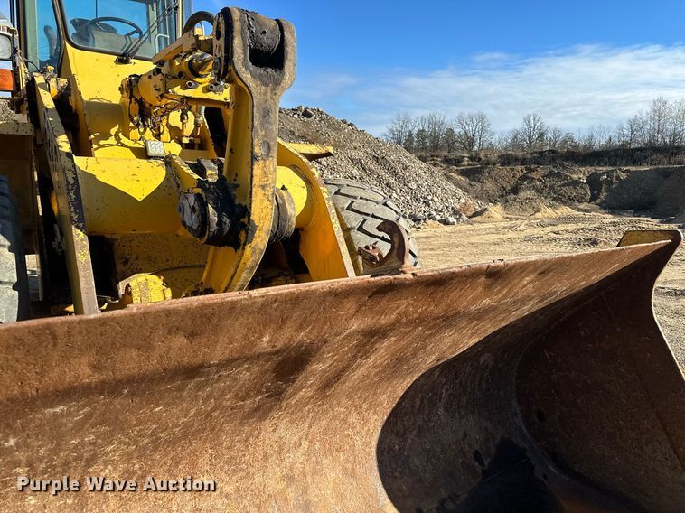 image for item LO9310 1994 John Deere 624G  wheel loader