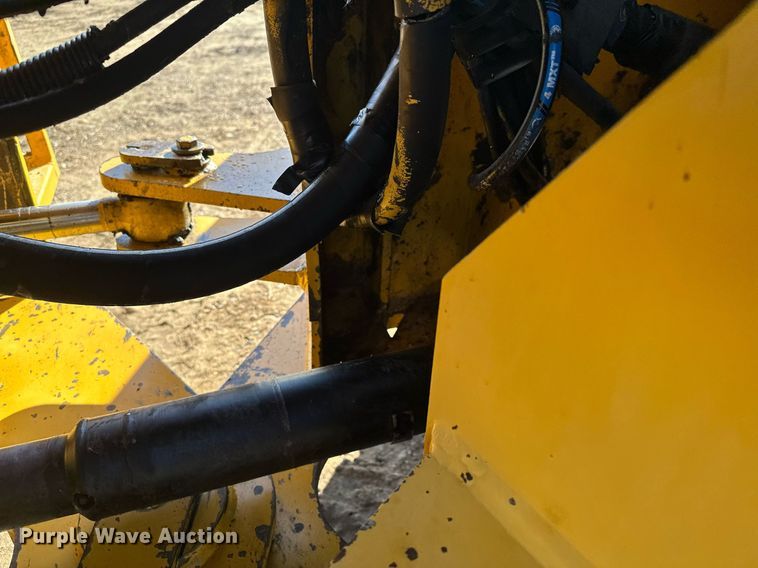 image for item LO9310 1994 John Deere 624G  wheel loader