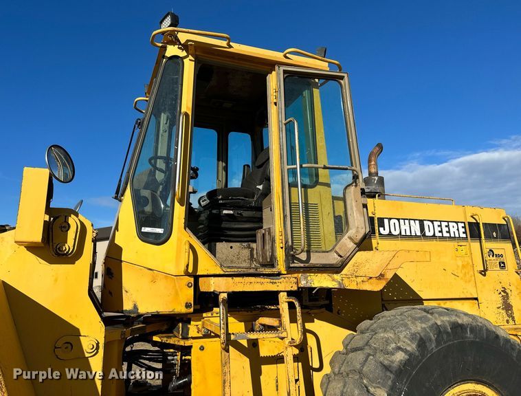 image for item LO9310 1994 John Deere 624G  wheel loader