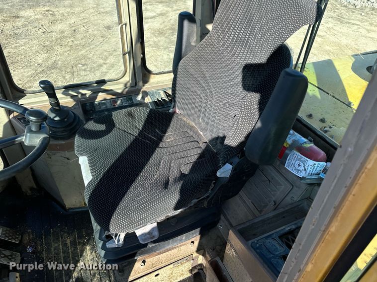 image for item LO9310 1994 John Deere 624G  wheel loader