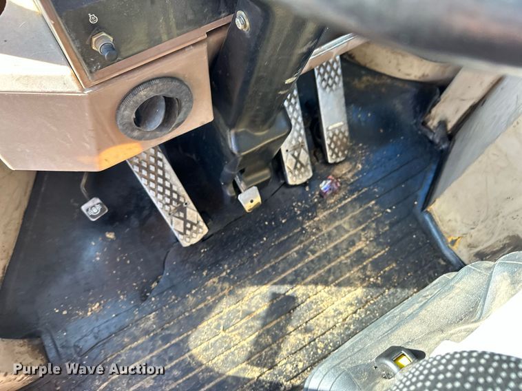 image for item LO9310 1994 John Deere 624G  wheel loader