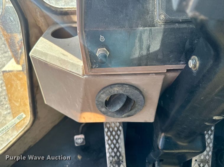 image for item LO9310 1994 John Deere 624G  wheel loader