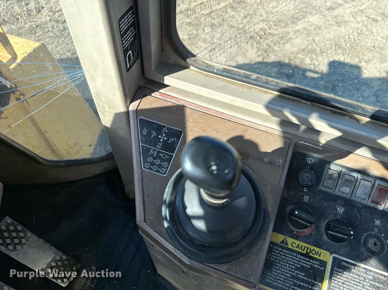 image for item LO9310 1994 John Deere 624G  wheel loader