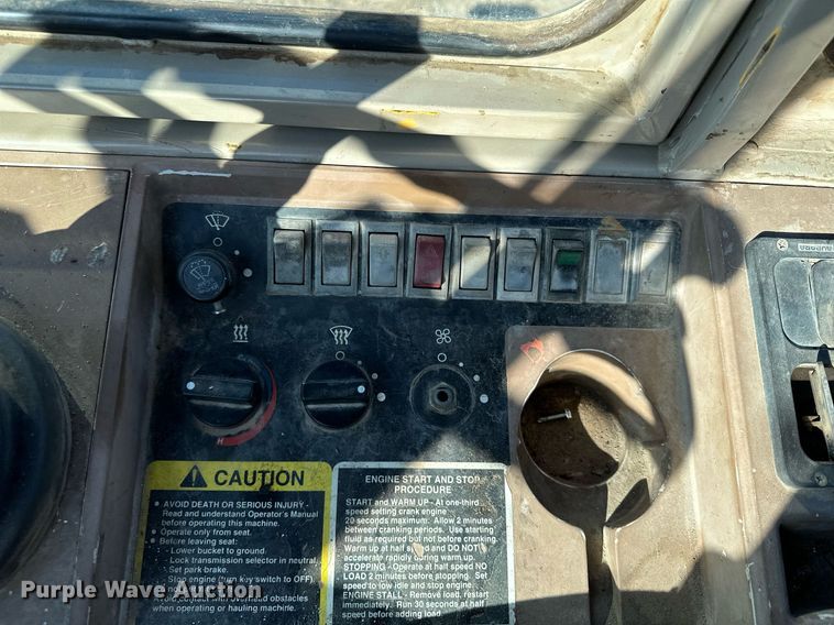 image for item LO9310 1994 John Deere 624G  wheel loader