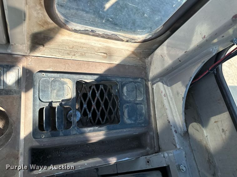 image for item LO9310 1994 John Deere 624G  wheel loader