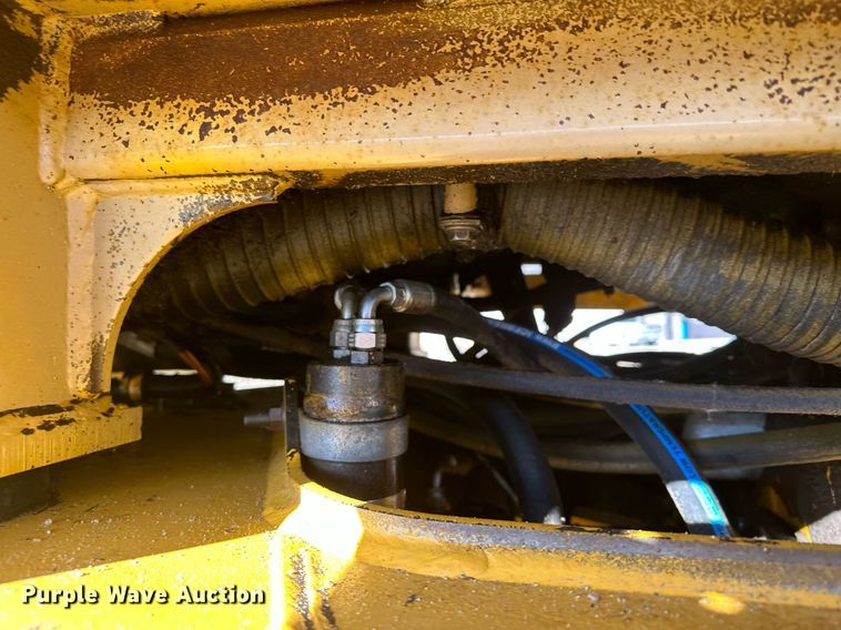 image for item LO9310 1994 John Deere 624G  wheel loader