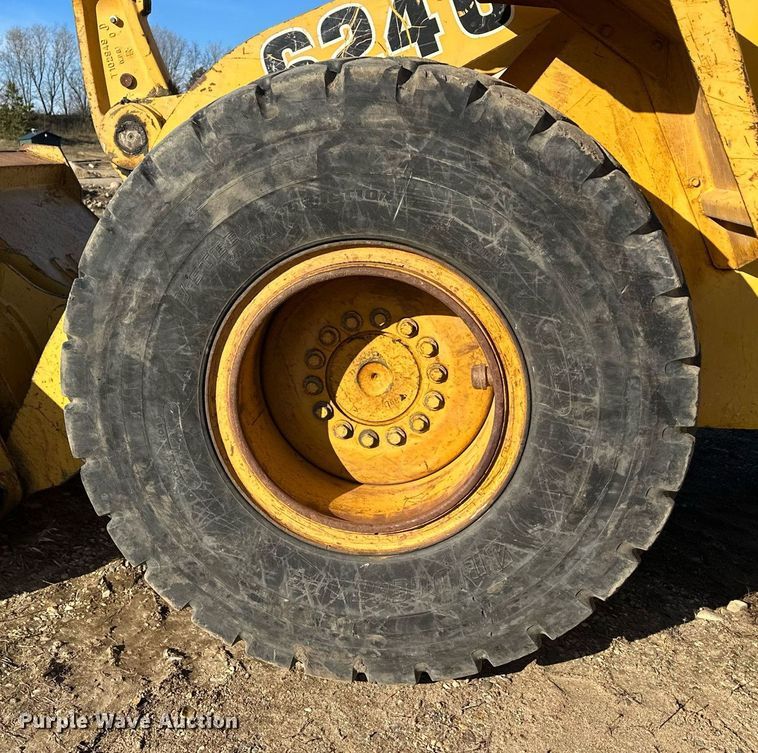 image for item LO9310 1994 John Deere 624G  wheel loader