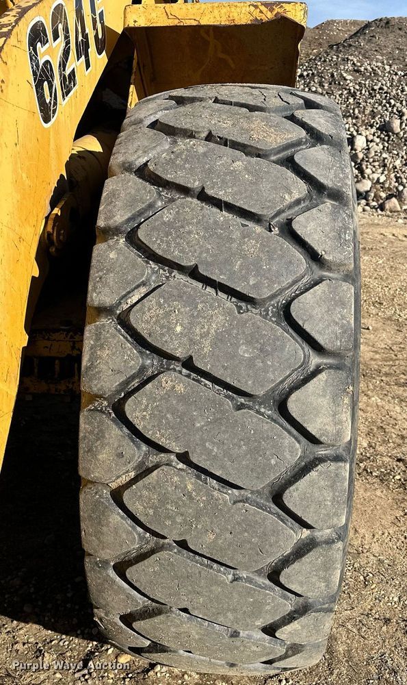 image for item LO9310 1994 John Deere 624G  wheel loader