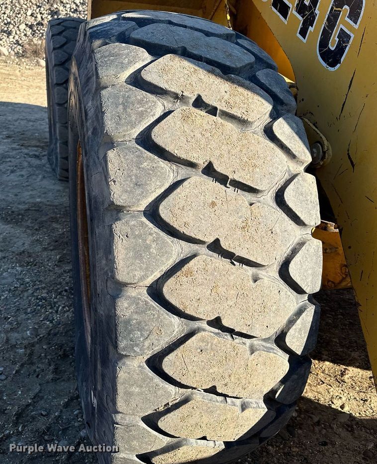 image for item LO9310 1994 John Deere 624G  wheel loader