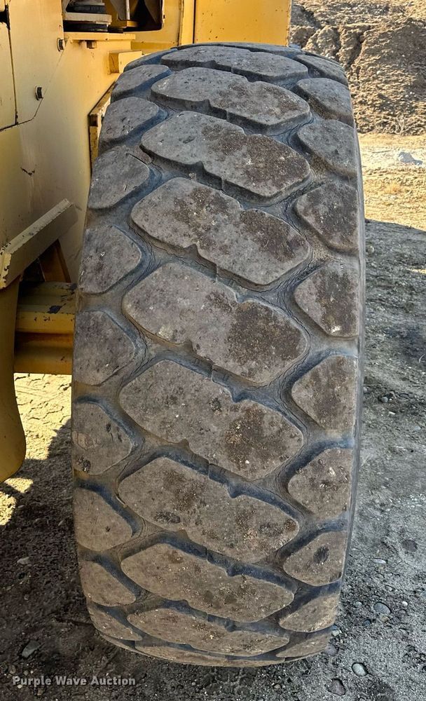 image for item LO9310 1994 John Deere 624G  wheel loader