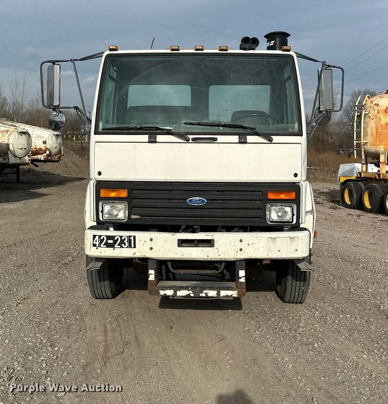 image for item LO9334 1996 Ford CF8000  truck cab and chassis