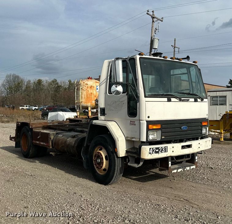 image for item LO9334 1996 Ford CF8000  truck cab and chassis