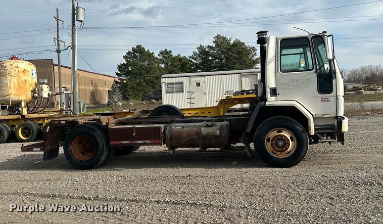 image for item LO9334 1996 Ford CF8000  truck cab and chassis