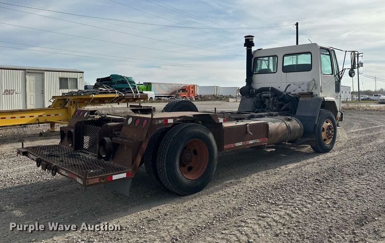 image for item LO9334 1996 Ford CF8000  truck cab and chassis