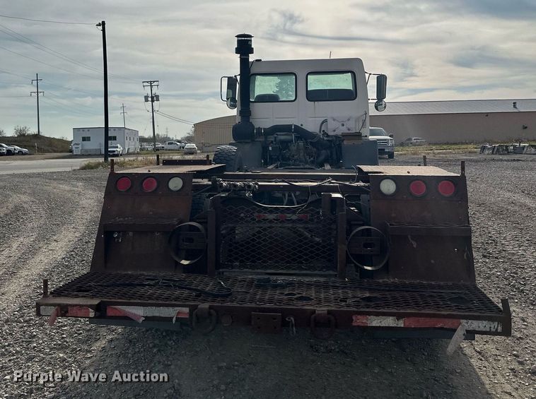 image for item LO9334 1996 Ford CF8000  truck cab and chassis