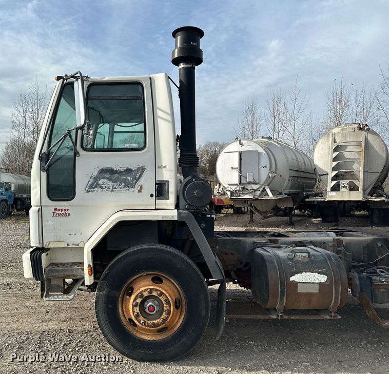 image for item LO9334 1996 Ford CF8000  truck cab and chassis