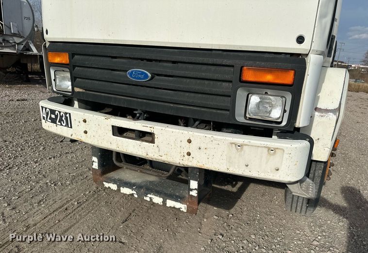 image for item LO9334 1996 Ford CF8000  truck cab and chassis