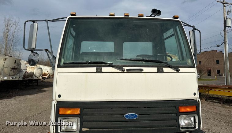 image for item LO9334 1996 Ford CF8000  truck cab and chassis
